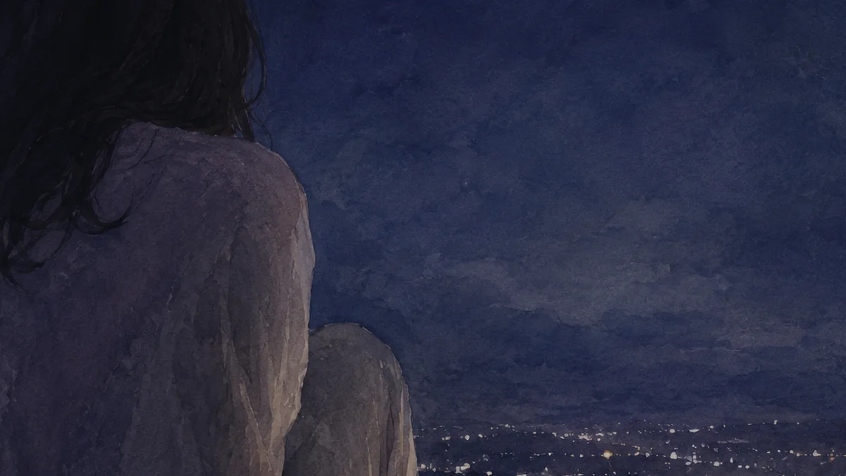 夜の窓辺に一人で腰かける人の後ろ姿と細い月